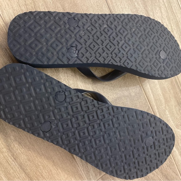 Tory Burch Flip Flops size 7 - Picture 3 of 4